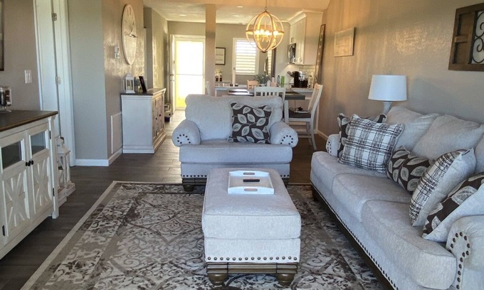 Plantation Condo | Golf Course Views-min from Wellen Park and beaches!