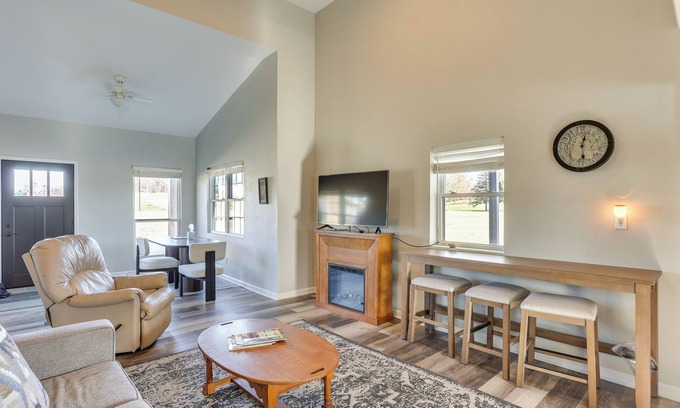 Oakland City House | Golf Course Views: Oakland City Retreat