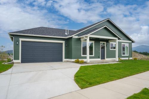 Post Falls House | Golf Getaway, Hot Tub, EV Charger, New 2025 Build