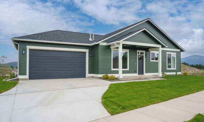 Post Falls House | Golf Getaway - Hot Tub - EV Charger - New 2025 Build