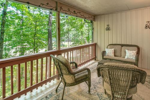 Hot Springs Village House | Golf Getaway with 9 Courses and Walk to Lake DeSoto