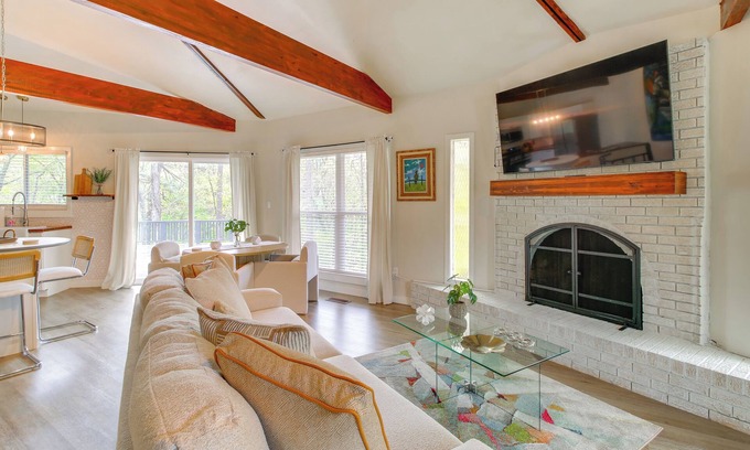 Jones Mills House | Golf Getaway w/Pool Access Near Lake Catherine!