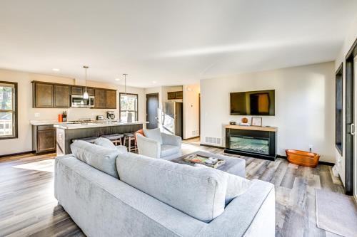 Friendship House | Golf, Hike and Boat Home with Fire Pit in Friendship