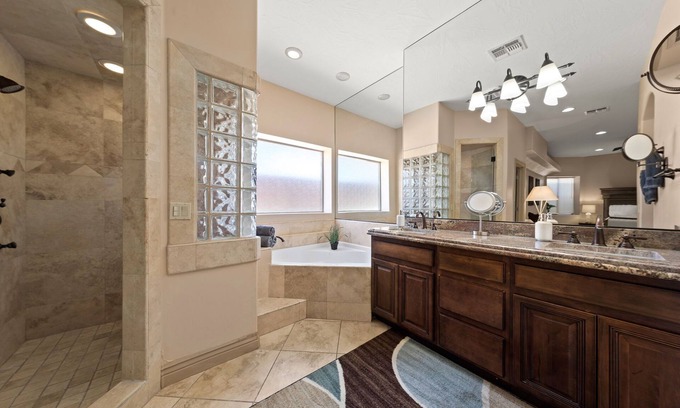 Mesquite House | GOLF HUB MANSION 16 bed & 6 Bath 6,000 sq ft within 5 minutes of 7 Golf Courses