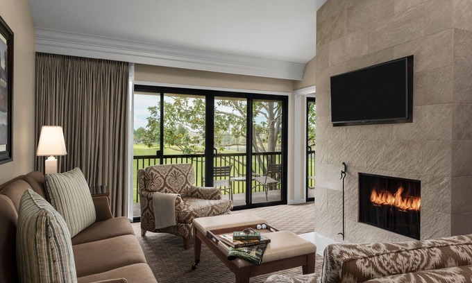 Napa Hotel | Golf in Napa Valley Wine Region! 2 Convenient Suites with FREE Parking, Pool!