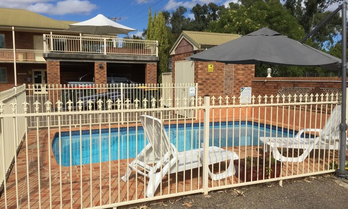 West Tamworth Hotel | Golf Links Motel