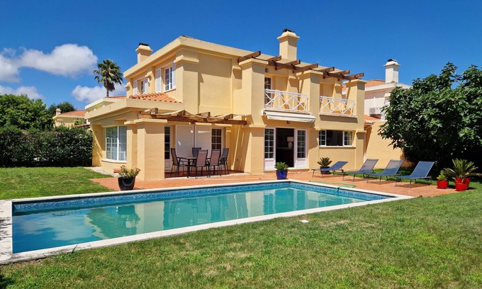 Sao Pedro de Penaferrim Ski Chalet | GOLF LOVERS PARADISE 4BR VILLA WITH POOL