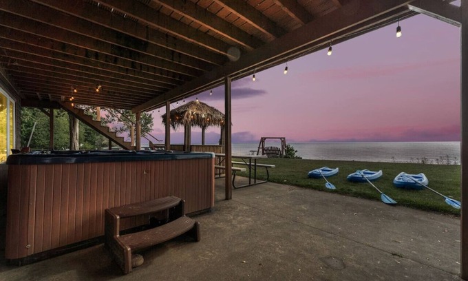 Port Sanilac House | Golf n Shores - Hot tub (open all yr), kayaks&more