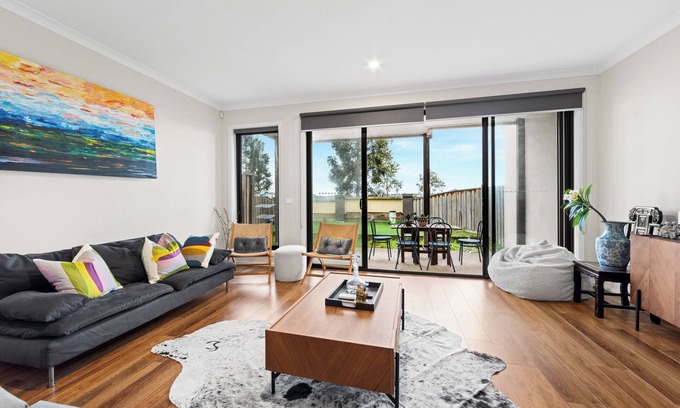 Sanctuary Lakes House | golf pool 2B House in point cook VIC