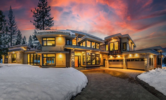 Ponderosa Palisades House | Golf/Ski Shoulder deals 6000sqft Schaffer's estate! Please inquire for details!