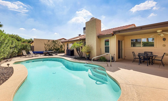 Cottonwood House | Golf, Swim & Grill: Snowbird’s Escape in Sun Lakes