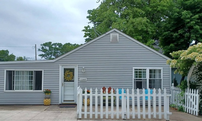 Madison-on-the-Lake Cottage | Golf & Wine Lovers Lake Erie Cottage escape. Views of Lake Erie & beach access.
