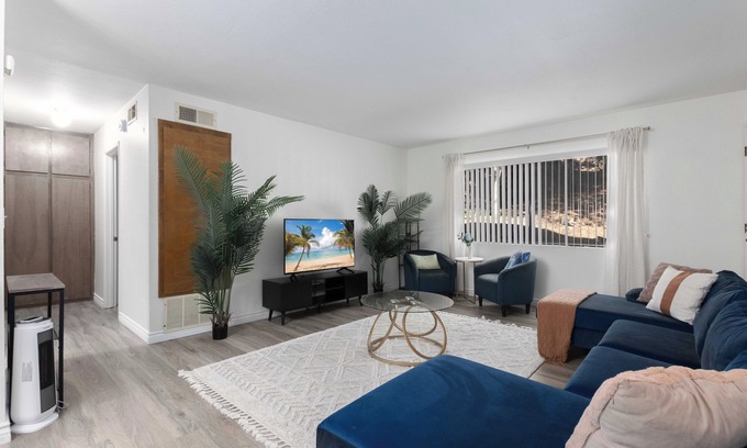 San Carlos Apartment | Golfcrest Getaway, Foosball, Near UCSD, King Bed, Pool, Jacuzzi, Private Balcony