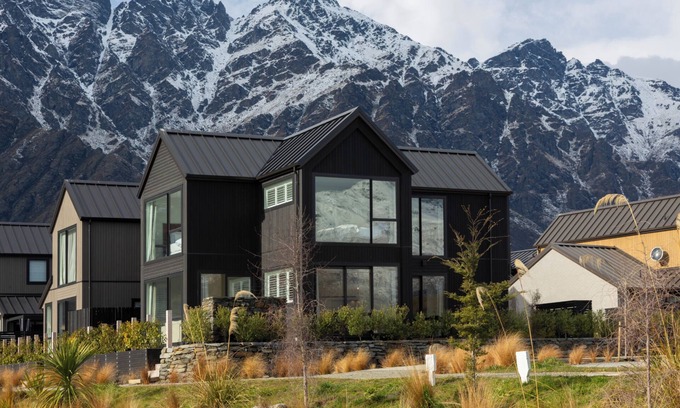 Kawarau Falls House | Golfers and Skiers Retreat - Jacks Point Home