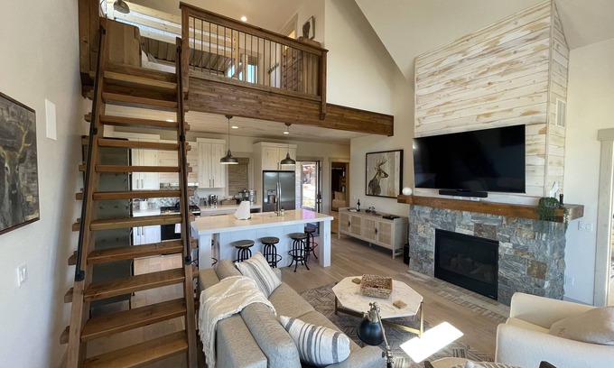 Eureka Cottage | Golfers Cottage at The Wilderness Club w/hot tub