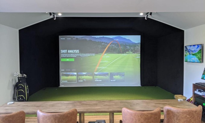 Strathkinness Apartment | Golfers dream Guest suite with onsite golf studio available for booking by guests