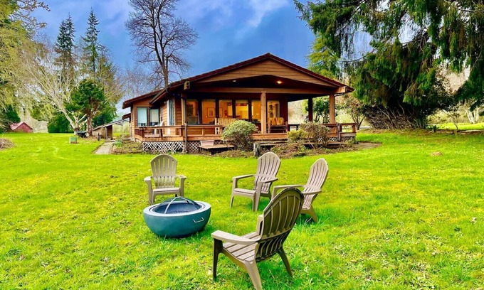 Raymond Cabin | Golfer’s Getaway Cabin on Historic Golf Course