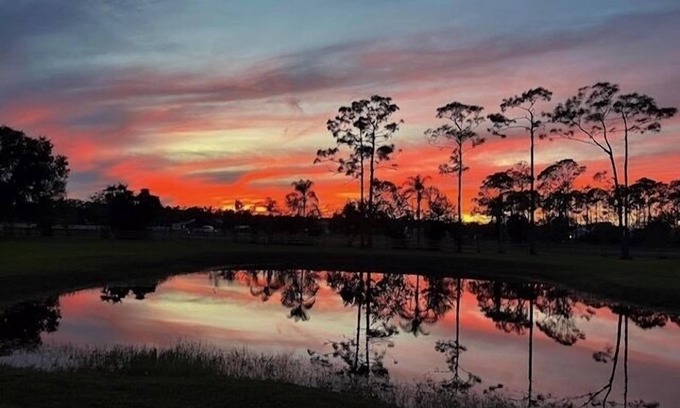 Jacarandas House | Golfers Paradise. Gorgeous sunsets having cocktails on your private lanai.