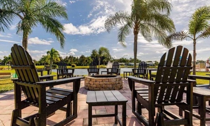 Jacarandas House | Golfing, swimming and a friendly secure community (55+)