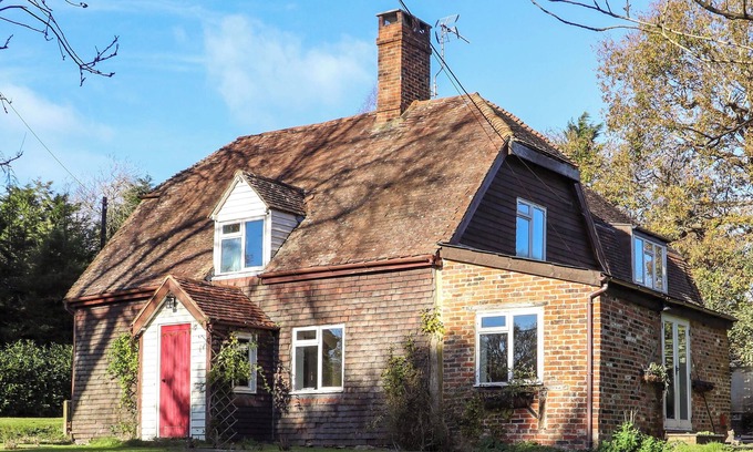 Abbess Roding Cottage | GOLFORD COTTAGE, pet friendly, with open fire in Cranbrook, Kent