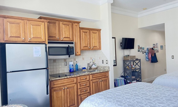 Ortona Park Resort | ~ Gone COASTAL ~ Modern ~ BEAUTIFUL ~ OCEAN VIEW Condo!