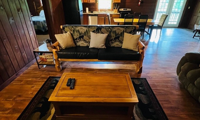 McArthur Cabin | Gone Fishing Cabin (Hocking Hills/Private Pool)