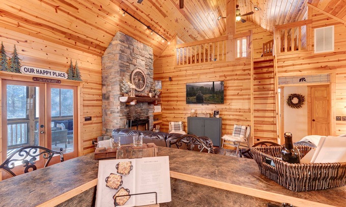 Ellijay Cabin | Gone Squatchin Creekside Cabin~5 Mins to Wineries & Apple Orchards~ Dog Friendly