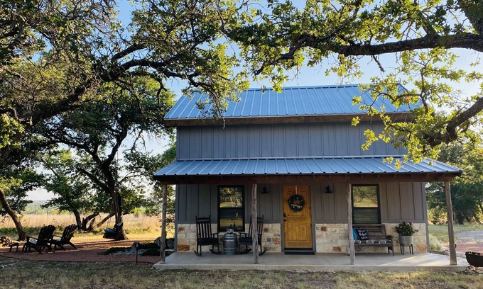 Fredericksburg Cabin | Gone West Ranch cabin in Fredericksburg