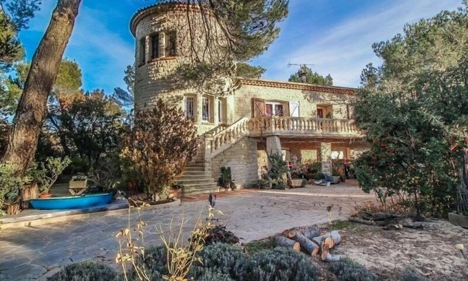 La Bastide-des-Jourdans House | Good equipment for this holiday home with heated pool in the Luberon.