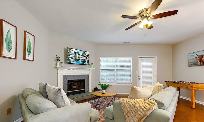 Town Center House | Good Karma Rentals- Newly Renovated! 2 BDR Kennesaw house, Close to KSU, Malls,