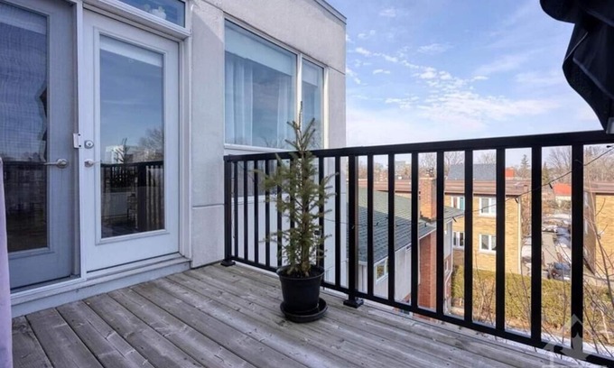 Ottawa Division Apartment | Good location in Ottawa. Parking available. We speak your language. Transfer