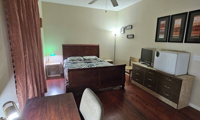 Lancaster House | Good Room 1