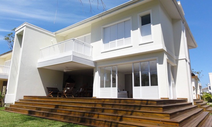 Juquehy Condo | Good taste in the Raízes de Juquehy condominium, one block from the beach