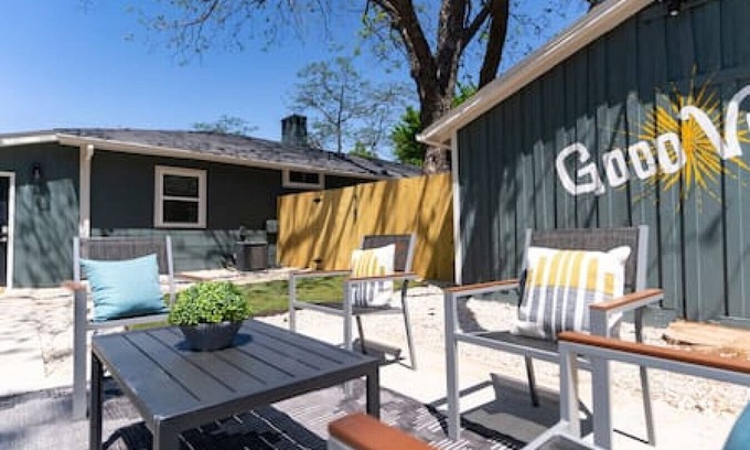 Central Arlington House | Good Vibes Getaway | Near AT&T Six Flags & TX Live