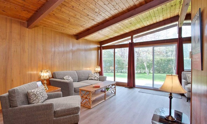 Bayfield Cottage | Good Vibrations, Large yard, close to Beach