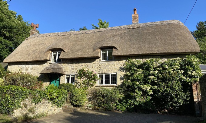 Ventnor Cottage | GOODALLS, pet friendly, character holiday cottage in Niton