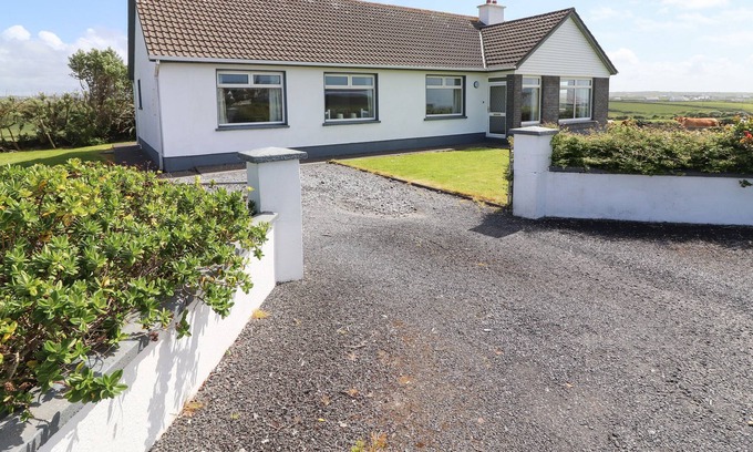 Spanish Point Cottage | GOODLANDS COTTAGE, pet friendly in Miltown Malbay, County Clare