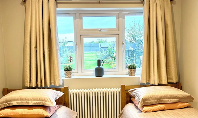 Goodmayes House | Goodmayes Luxe Stay near Central London, Excel London & City Airport
