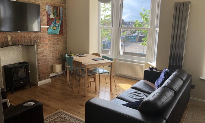 Askew Apartment | Goodwin luxury apartment, 2 double bedrooms, free parking