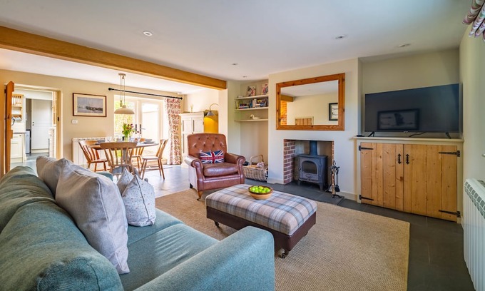 Titchwell Cottage | Goose Cottage is a beautifully renovated two bedroom brick and flint terrace cottage, with fabulous