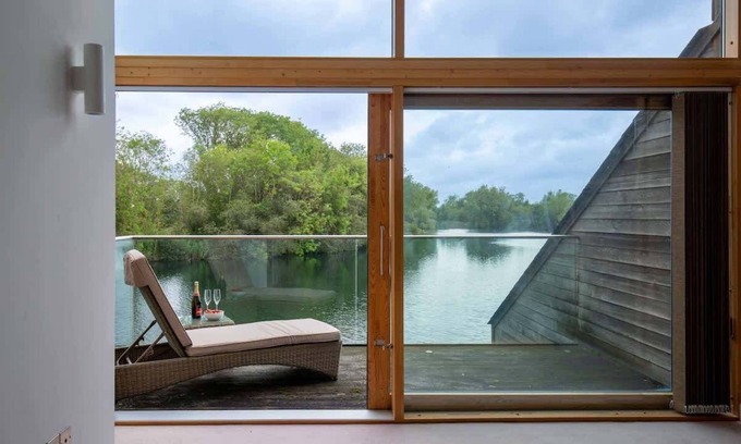 Ampney Crucis House | Goose Landing | Cotswold Lakehouse + Sunset Views