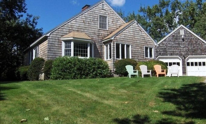 Kennebunkport House | Goose Rocks Beach- Walk to Beach 3 BR/2 Bath- Avail in November & December 2025