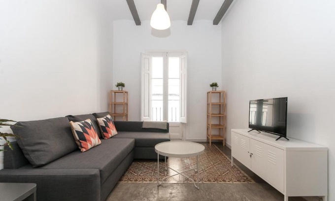 Vallcarca i els Penitents Apartment | Gopal-Comfortable Cozy Apartment for Groups in Gracia