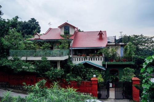 Bullawala Villa | Gorayya Villa Luxury Rustic 4BHK Mussoorie Foothills