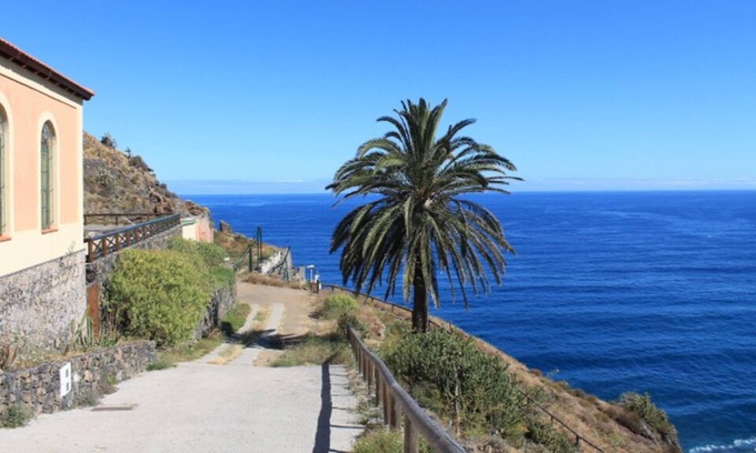 Los Realejos House | Gordejuela is a remarkable house nestled in an idyllic location