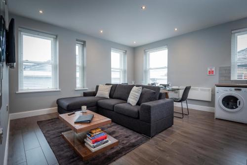 Bolton Apartment | Gordon Moon Suites Bolton Centre Apartments