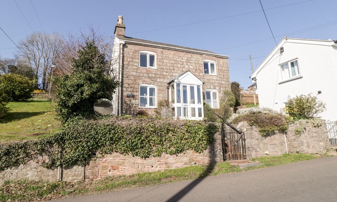 Newnham Cottage | GORDON'S VIEW, with open fire in Pleasant Stile