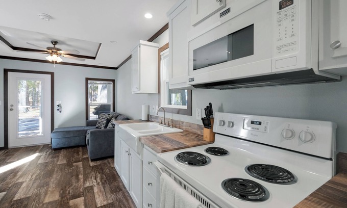 Jamestown Cabin | Gorgeous 1-Bedroom Tiny Home 1/2 Mile from Marina and Boat Ramp #409!