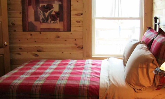 Hayward Cabin | Gorgeous 2 Bedroom on Nelson Lake w/Direct to miles of Snowmobile trails