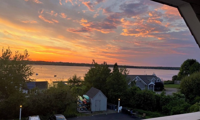 Mid-Coast and Islands Condo | Gorgeous 2 Bedroom, 2 Bathroom Waterfront Apartment with Access to Dock